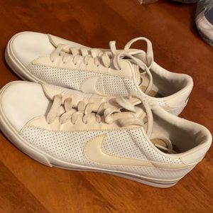 NIKE white leather shoes